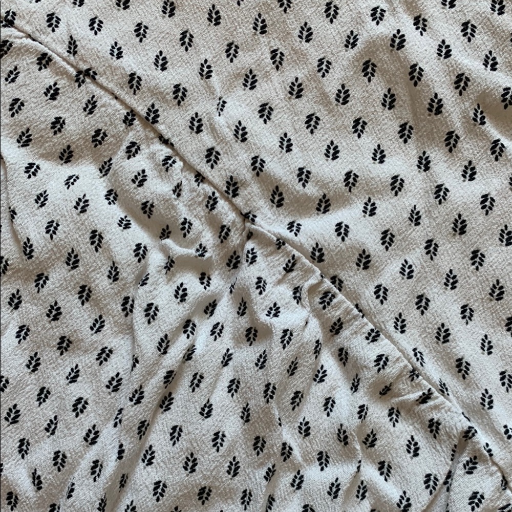 π White Patterned Skirt - Picture 2 of 9